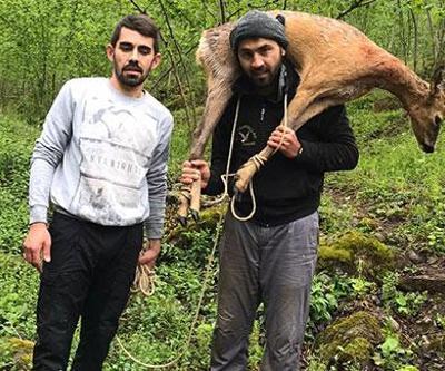 Yaralı karacayı omzunda taşıdı