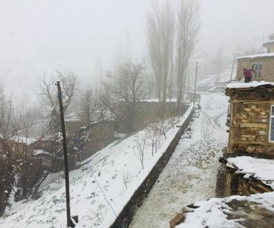 Bahçesaray’da nisan karı sürprizi