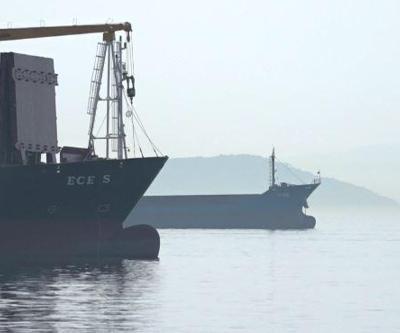 Onlarca gemi demir attı