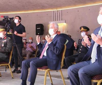 Süleyman Demirele koronavirüs tedbirli anma