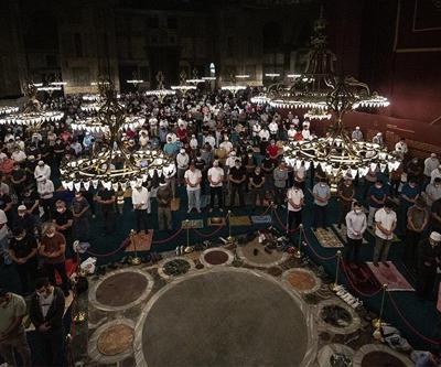 Son dakika... Ayasofya vakit namazları sırasında doldu taştı | Video