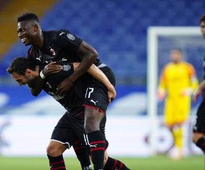 Hakan Çalhanoğlu Milan tarihine geçti