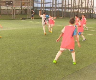 Futbol hasreti çekenler sabahtan halı sahalara koştu | Video