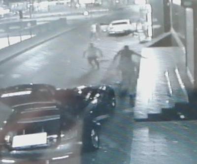 Son dakika... Çekmeköyde 2 kişinin yaralandığı silahlı kavga kamerada | Video