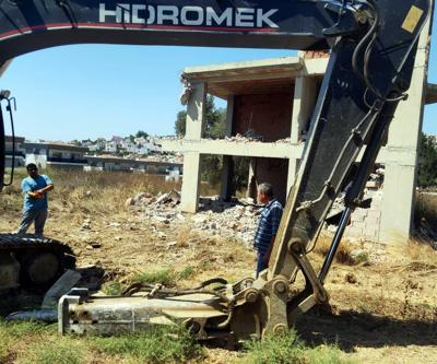 1500 yıllık zeytin ağacının yanına yapılan villa yıkıldı