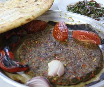 Hatay’ın tescilli lezzetleri kağıt kebabı ve künefeye ilgi büyük