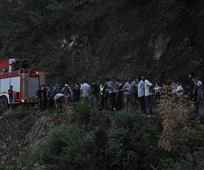 Kamyonet uçurumdan yuvarlandı Çok sayıda yaralı var