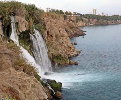 Düden Şelalesi sonbaharda da turistlerin gözdesi