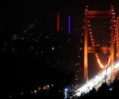 Fatih Sultan Mehmet Köprüsü turuncu renge büründü