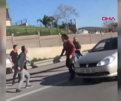 Kaza sonrası anlaşamayan araç sürücüleri kavga etti | Video