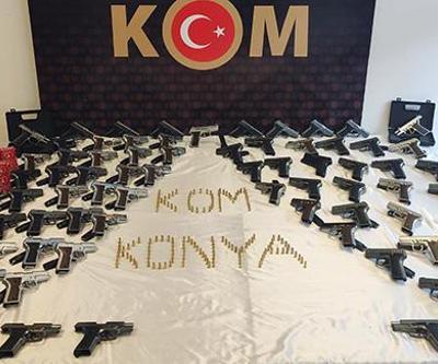 Kaçak silah operasyonunda bir araçta 73 tabanca ele geçirildi