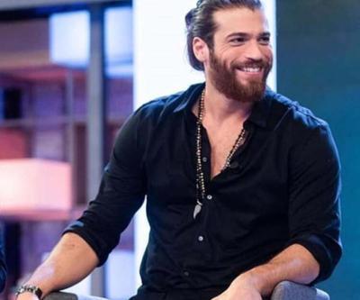 Can Yaman giyim tarzıyla gündemden düşmüyor Montunun fiyatı çok konuşuldu