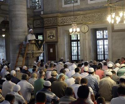 Cuma namazı evde kılınır mı Cuma namazını cemaatle kılmak zorunlu mu Diyanet bilgisi