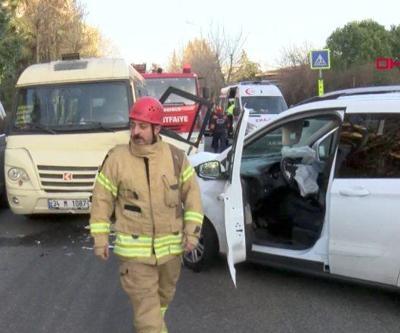 Minibüs ile polis aracı çarpıştı