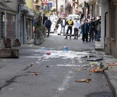 Şişlide kriz geçiren kişi evdeki eşyaları sokağa attı