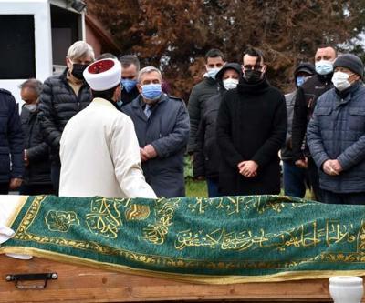 Müzisyen Cem Adrian, babasını son yolculuğuna uğurladı