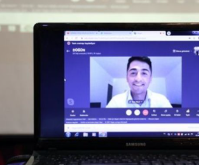 Damat düğüne online katıldı