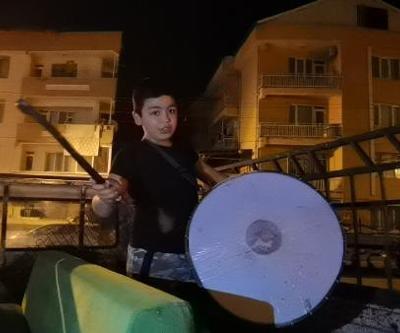 Mahalle halkını 11 yaşındaki davulcu sahura kaldırıyor