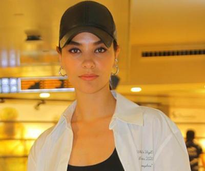 Hazal Filiz Küçükköse şıklığıyla göz kamaştırdı