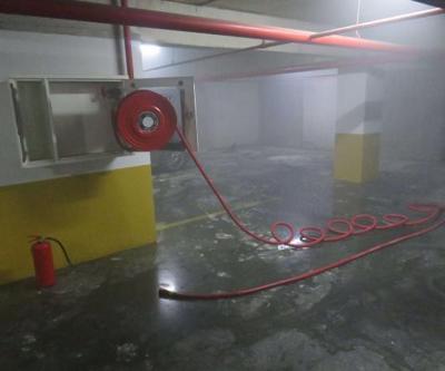 Site otoparkında araç yandı
