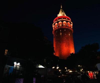 Türkiye’nin sembol yapıları kırmızı ışıkla aydınlandı