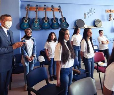 Milli Eğitim Bakanı Selçuk, Hakkaride öğretmen ve öğrencilerle buluştu