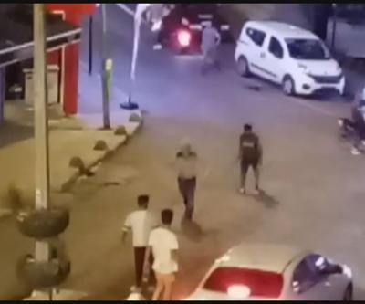 Sokak ortasında dehşet Döner bıçaklarıyla saldırdılar