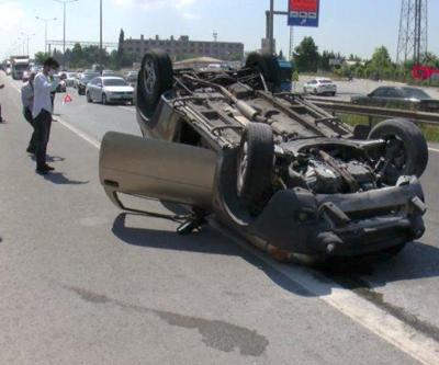 Bariyerlere çarpan cip takla attı
