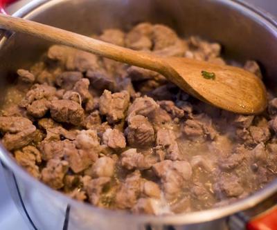 Pratik Dana kavurma nasıl yapılır Kolay et kavurma tarifi… Kurban eti nasıl pişirilir