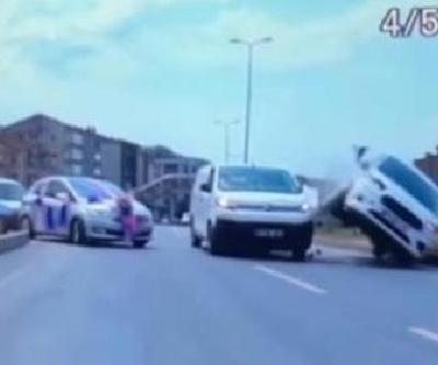 Düğün konvoyuna çarpmamaya çalışırken kaza yaptı: 3 yaralı