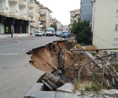 Ankarada bir inşaatın istinat duvarı çöktü