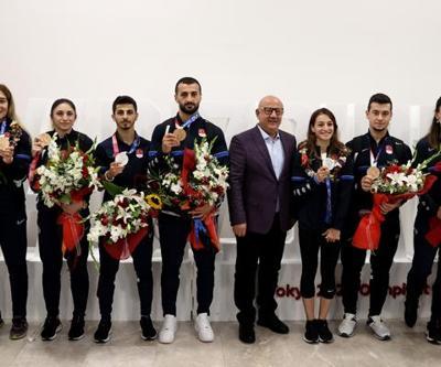 Olimpik sporcular yurda döndü
