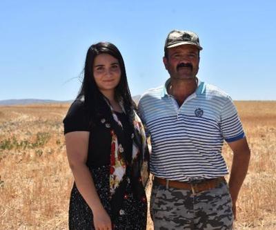 Üniversiteli Nursel, çiftçi ailesine hibe desteğiyle yardım etti