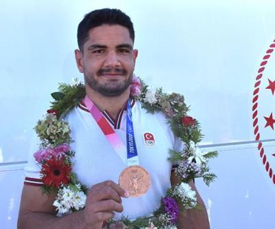 Taha Akgül ödülünü sel mağdurlarına bağışladı