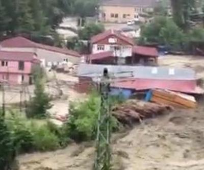 Selde kereste fabrikasının yıkılma anı kamerada
