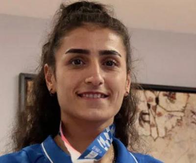 Hatice Kübra İlgün gazeteciliğe soyundu