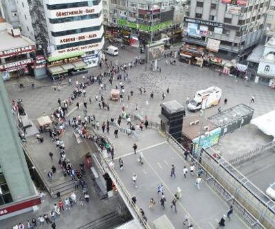 Şirinevler Meydanında metrelerce toplu ulaşım kuyruğu