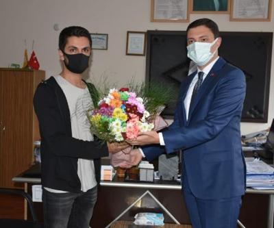 O kaymakam, öğretmenden özür dileyip, helallik aldı