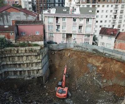 İstinat duvarı çöktü, minibüs mahsur kaldı