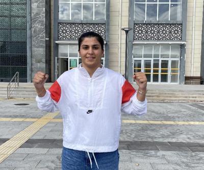 Busenaz Sürmenelinin adı Bayburtta spor salonuna verildi