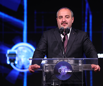 Bakan Varank, Türkiyenin ilk yerli ve milli şanzımanını tanıttı
