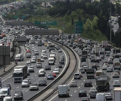 İstanbulun bazı kesimlerinde trafik yoğunluğu yaşanıyor
