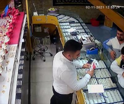 Kendilerini emniyet müdürü olarak tanıtıp, 500 bin liralık altın dolandırdılar