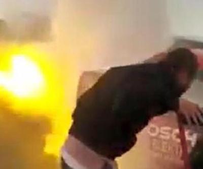 Düğün konvoyunda caddeyi kapatıp çevreyi dumana boğdular