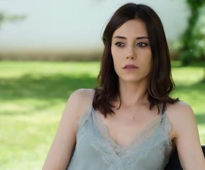 Cansu Dere yabancı hayranlarından büyük ilgi gördü