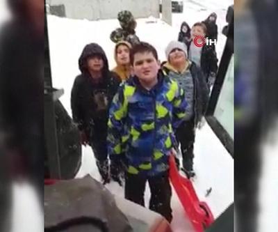 Kepçe operatörü çocukları kırmadı