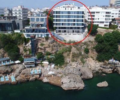 Falezlerde denize sıfır bina için yıkım kararı