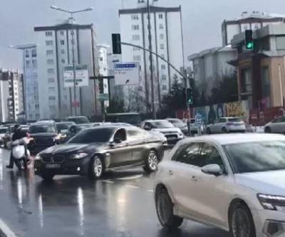 Emniyet Müdürlüğünün önünde yol kesip drift yaptılar