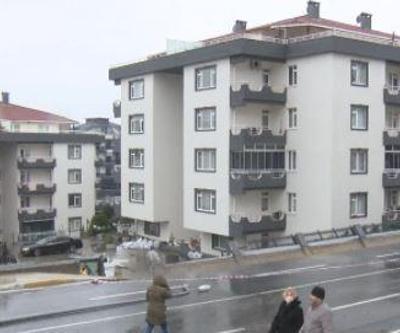 Kısmen çöken istinat duvarı korkuttu