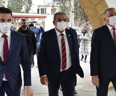 KKTC’de Başbakan Sucuoğlu, koalisyon hükümetinin istifasını sundu